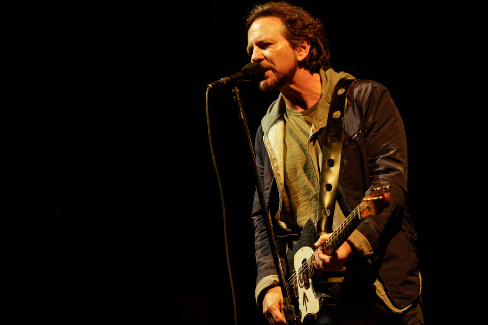 Periodistas, melómanos, fans y más asistentes dan su opinión del concierto de Pearl Jam en Bogotá.