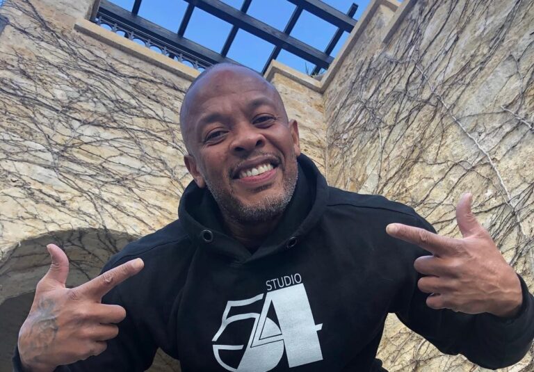 La leyenda del hip hop Dr. Dre se encuentra hospitalizado.